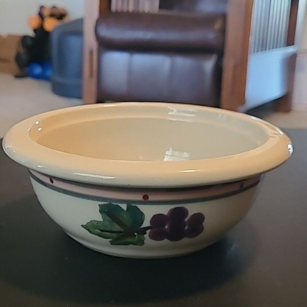 Hartstone grape and acorn design bowl